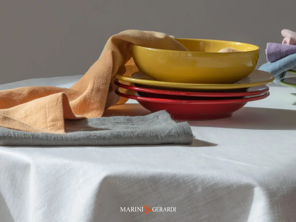 tovaglia antimacchia bianca moderna di lino