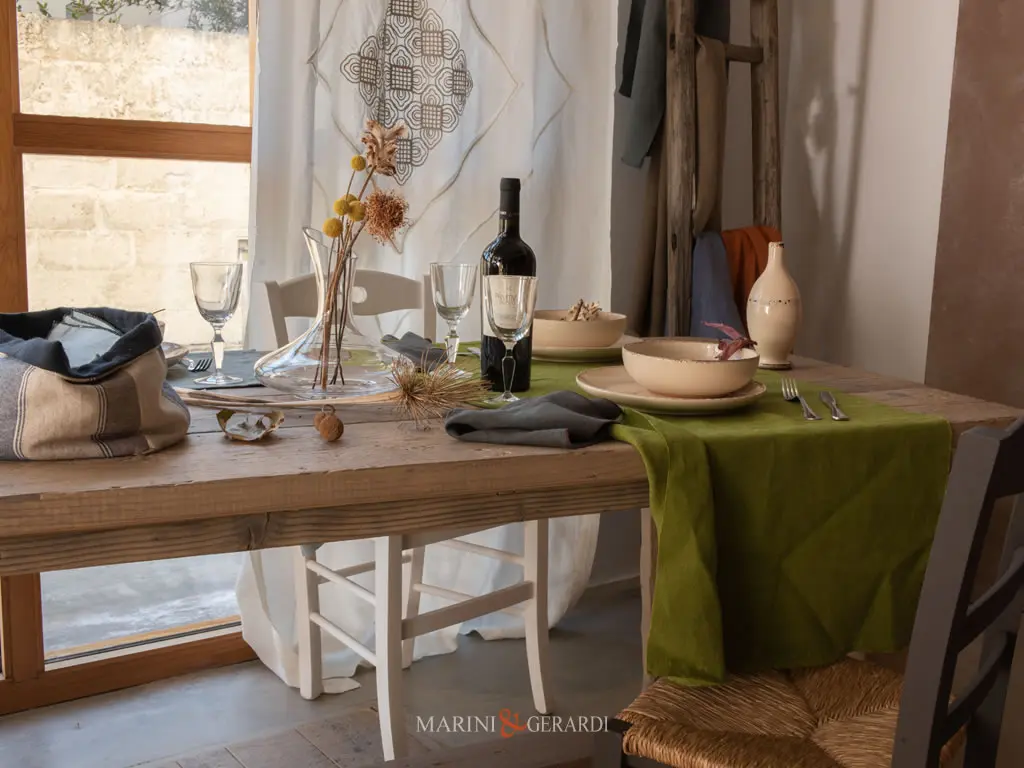 tavolo legno massello casa vacanze mare shabby con runner