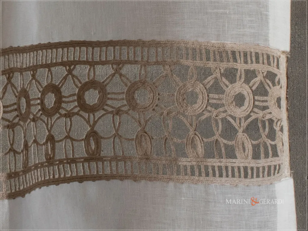 tende a vetro di lino ricamate con passamaneria - Marini & Gerardi