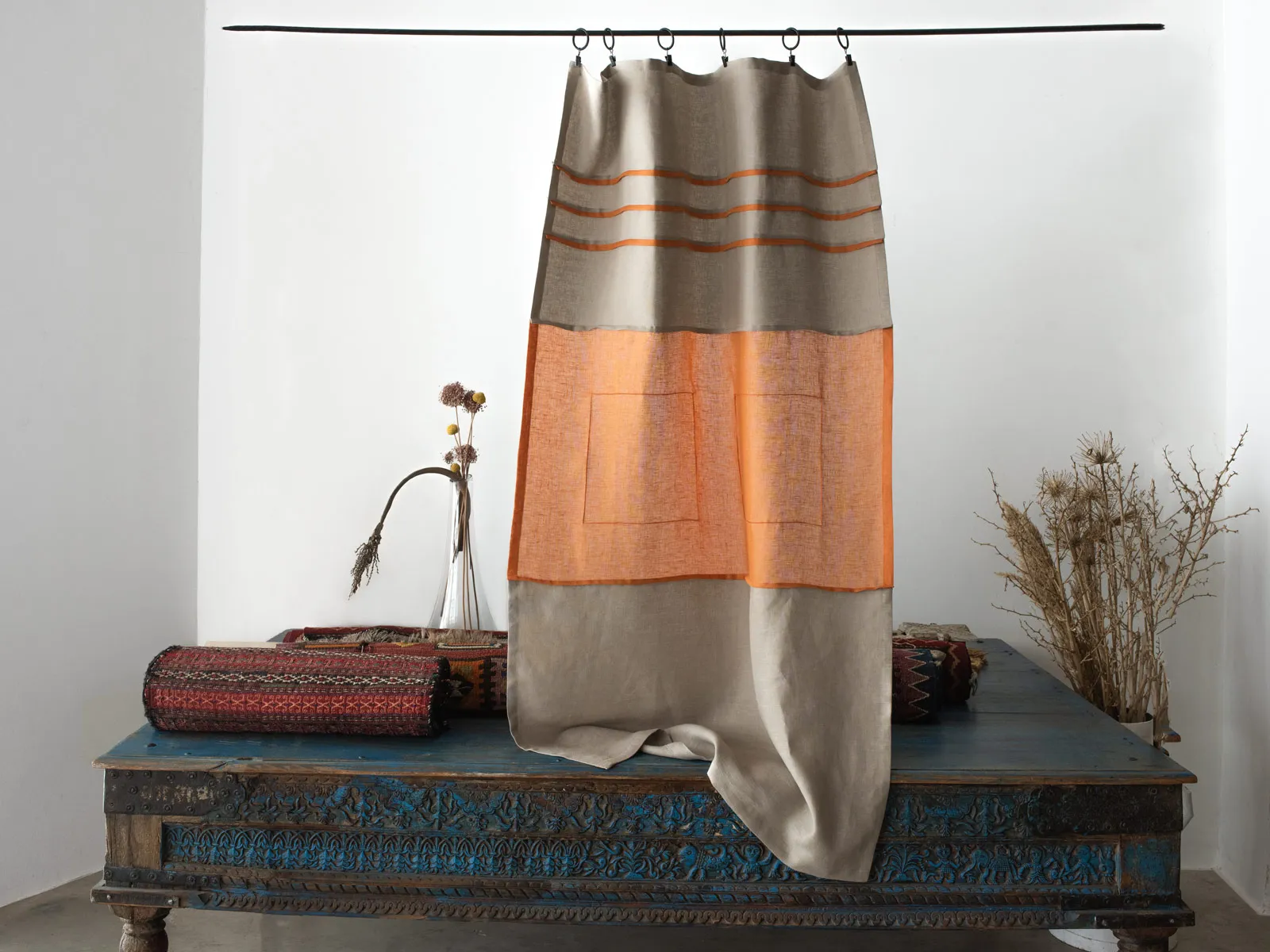 Tendine a vetro moderne soggiorno inserto arancio tavolo indiano