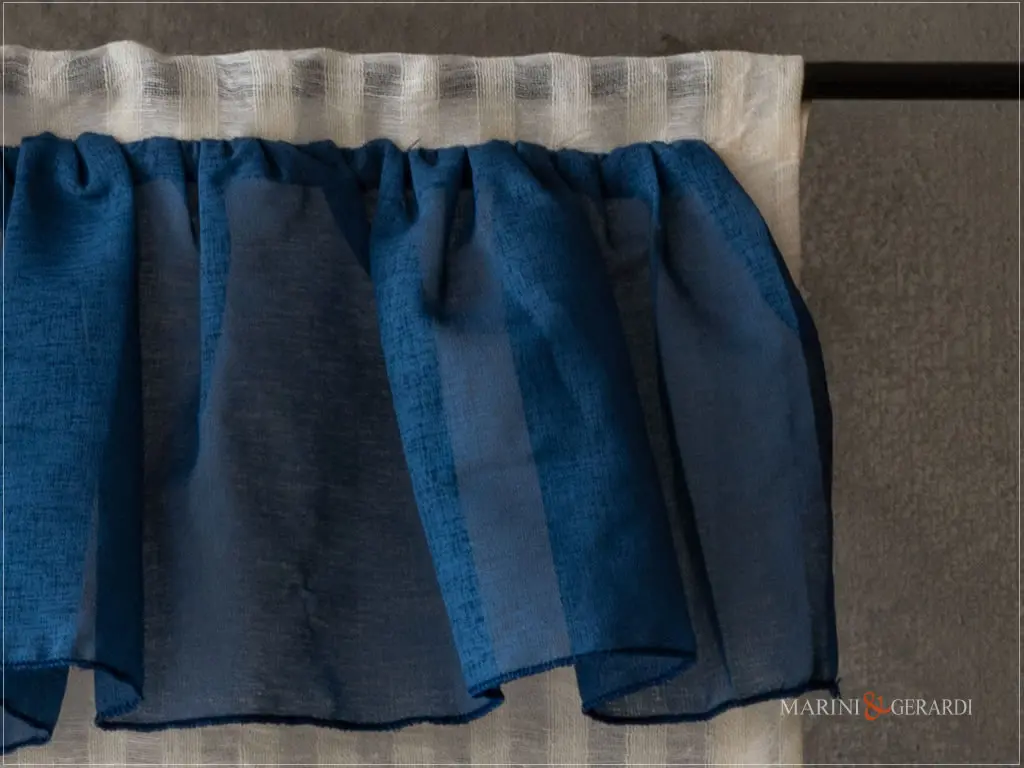 cigno tenda a vetro in lino garzato con organza blu - Marini e Gerardi