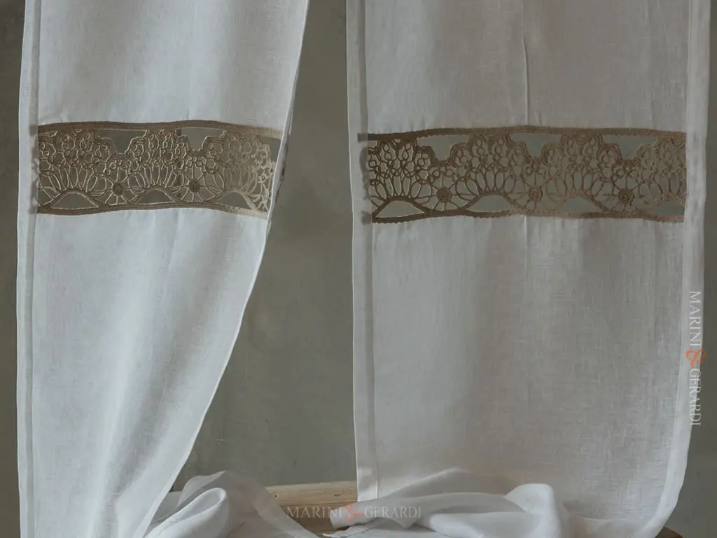 portierini per finestre vetrage con passamaneria di lino