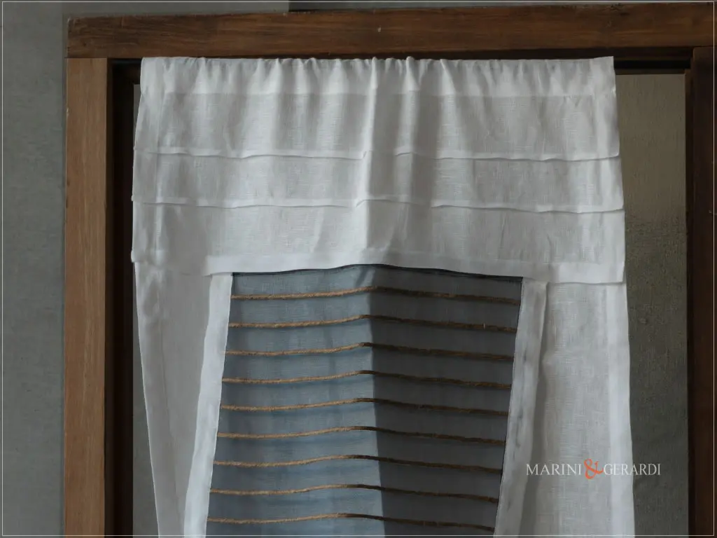 MAIA tendine a vetro confezionate in lino bianco tunnel passante