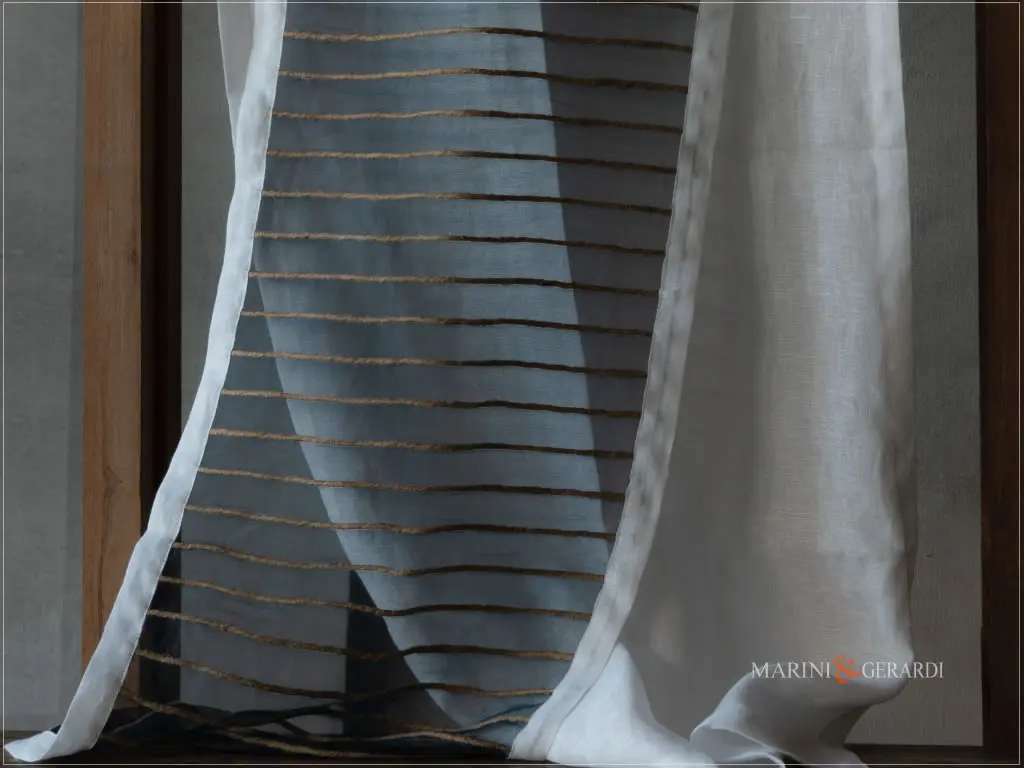 MAIA tendine a vetro confezionate in lino doppio telo blu in seta