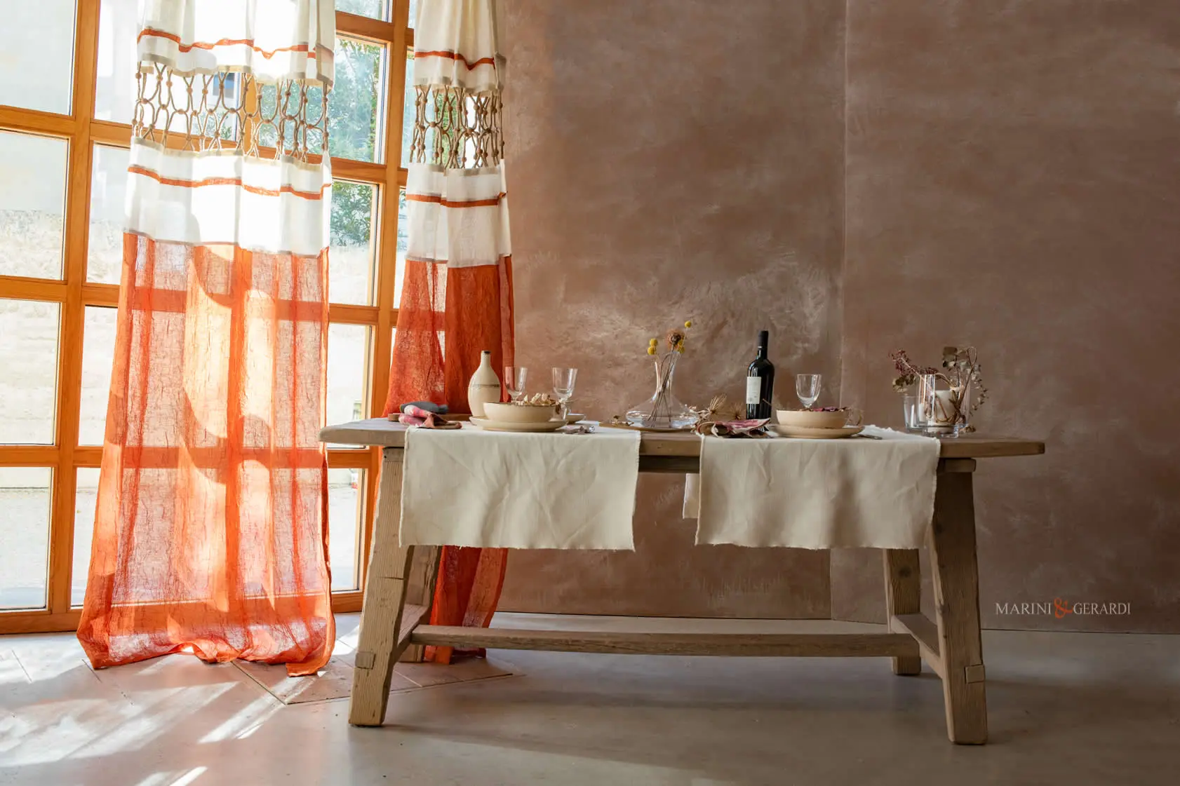 tende moderne soggiorno in lino per una casa primavera