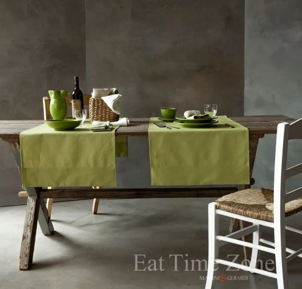 runner centrotavola in lino antimacchia pistacchio