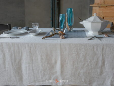 tovaglia elegante in lino stropicciato delave bianco naturale