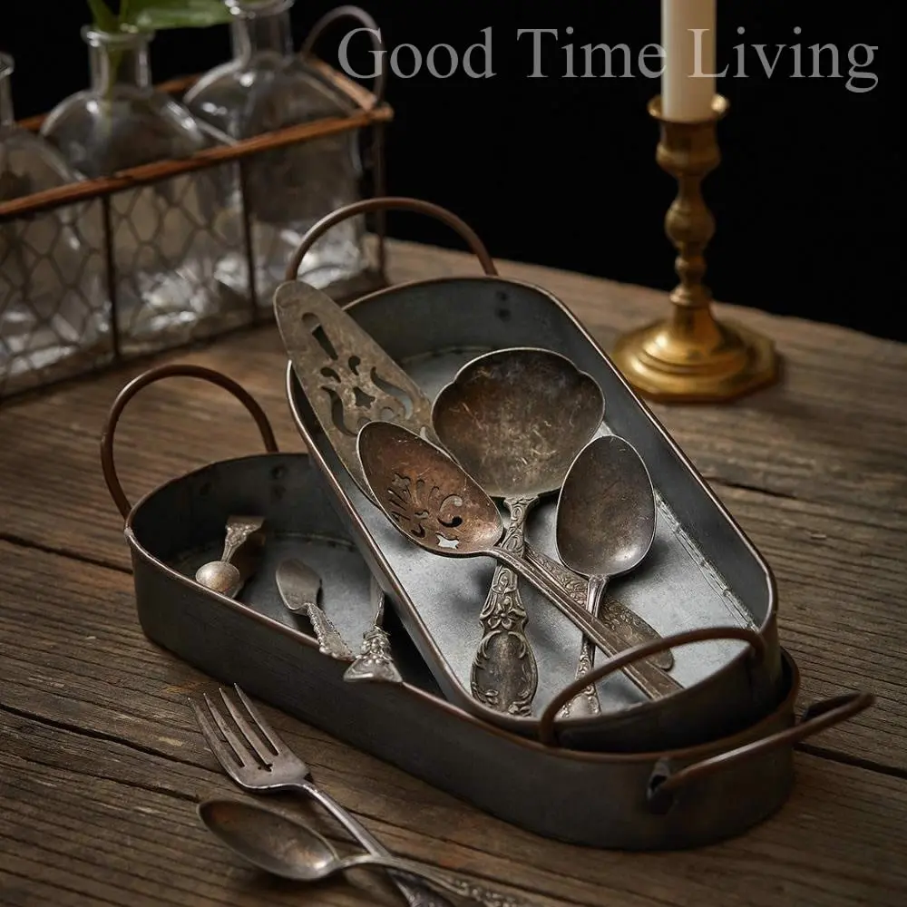 vassoi in metallo stile antico con forchette