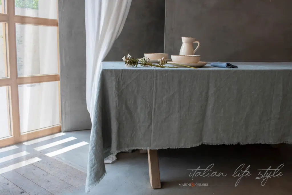 italian life style a tavola con tyovaglia da cerimonia