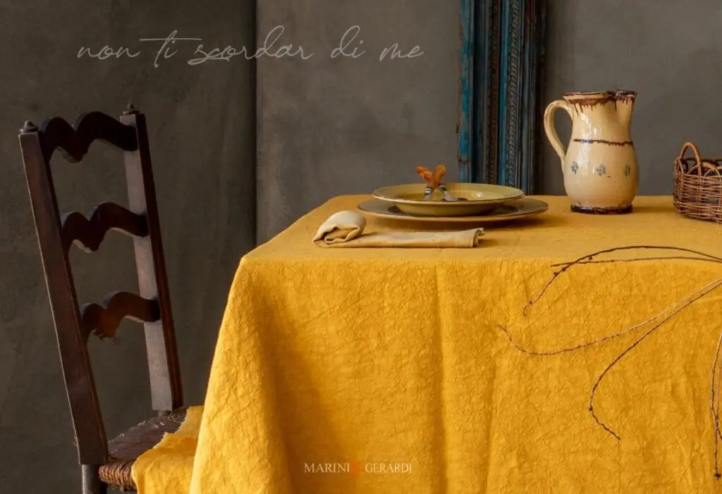 tovaglia da tavola di lusso stropicciata in lino giallo