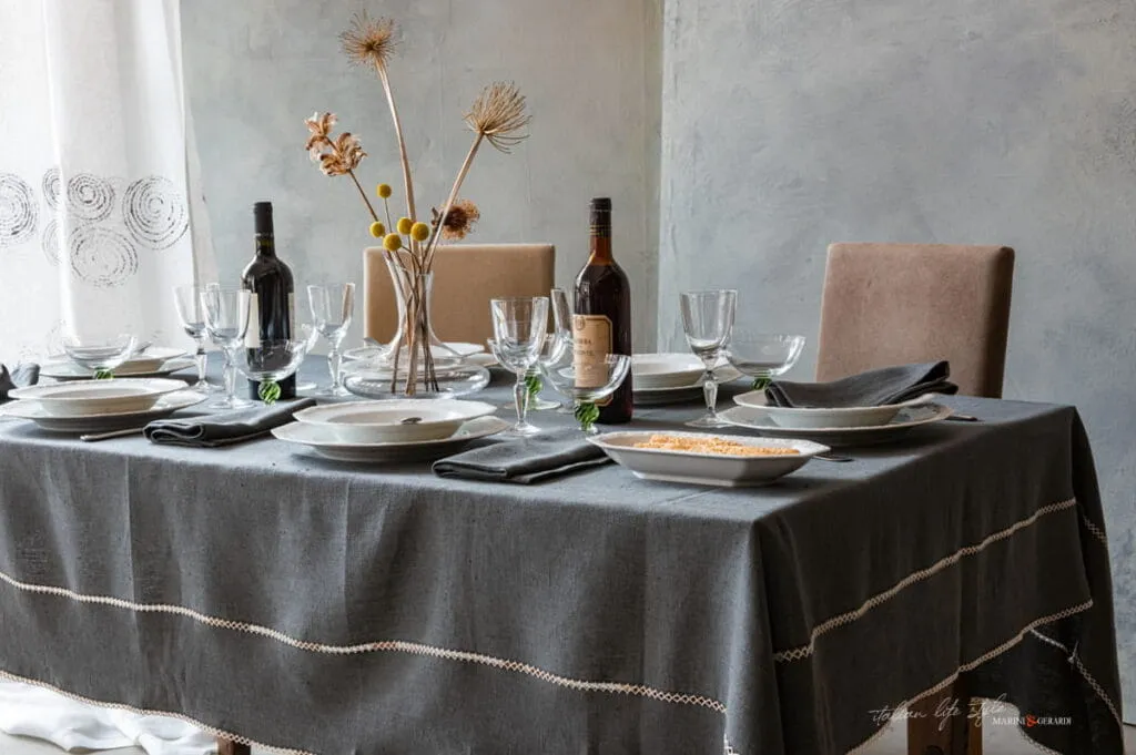 tovaglia da tavola grigio antracite in tessuto di puro lino