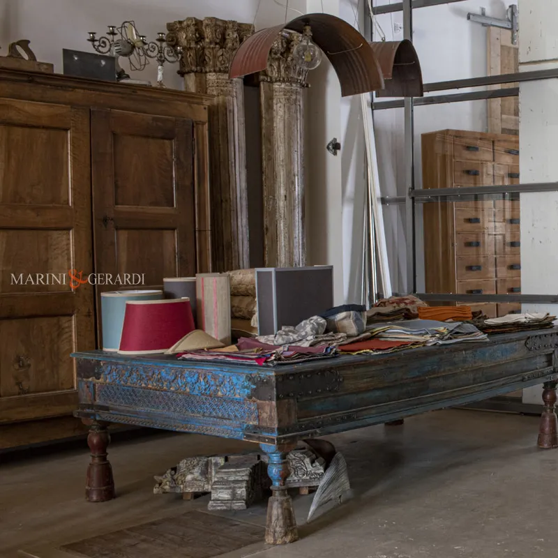 Armadio 700 tavolo indiano colonne scolpite antiche