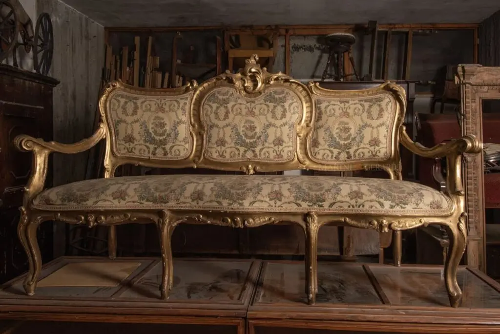 Divano barrocco dorato 3 posti vintage