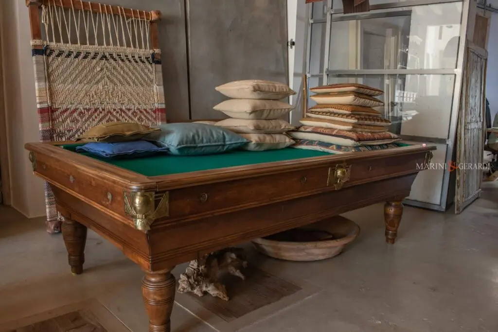 Noleggio arredi vintage per film serie tv biliardo