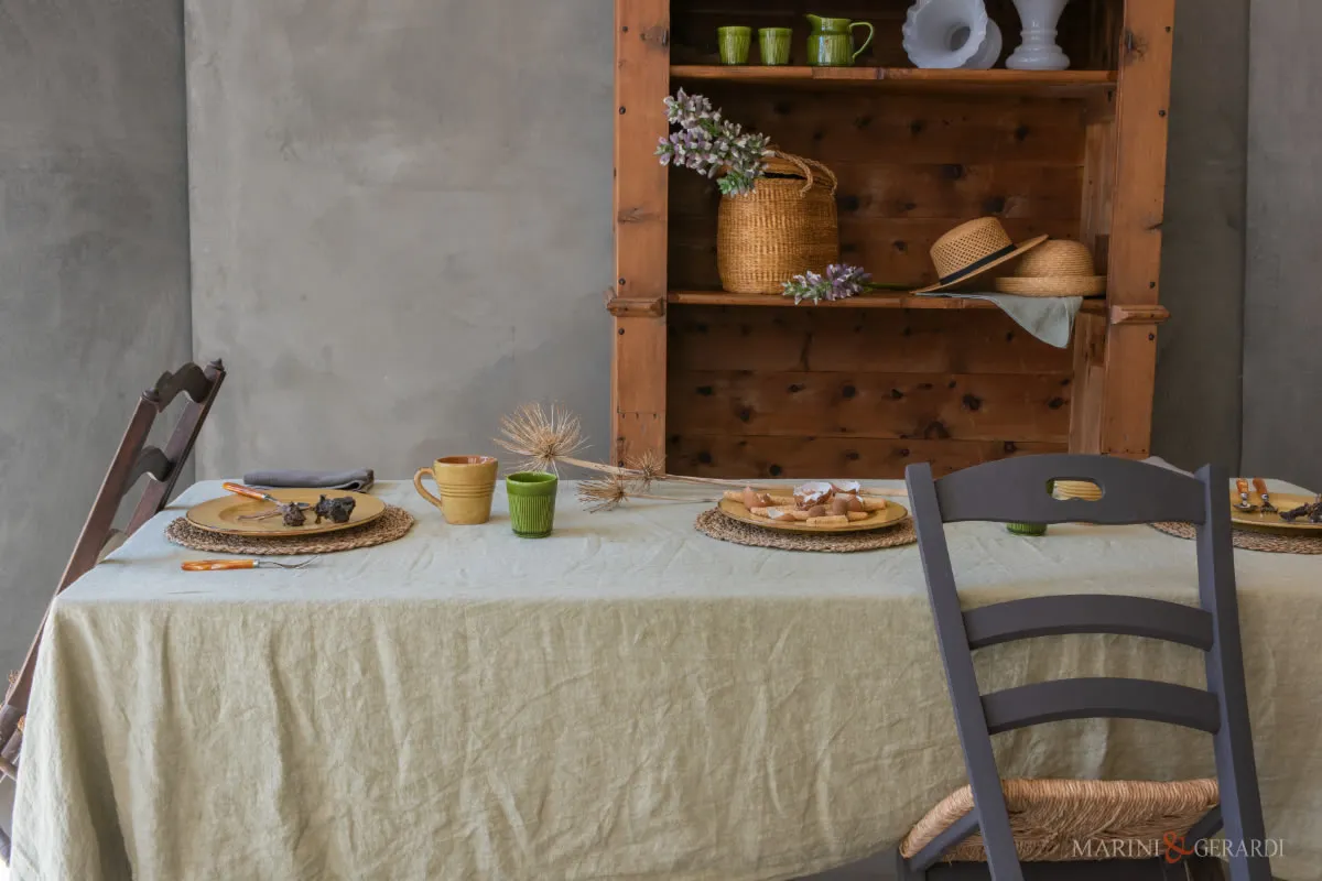 tovaglia elegante con tovaglioli sabbia tessuto stropicciato