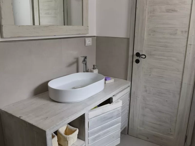 mobili bagno su misura con specchiera in legno