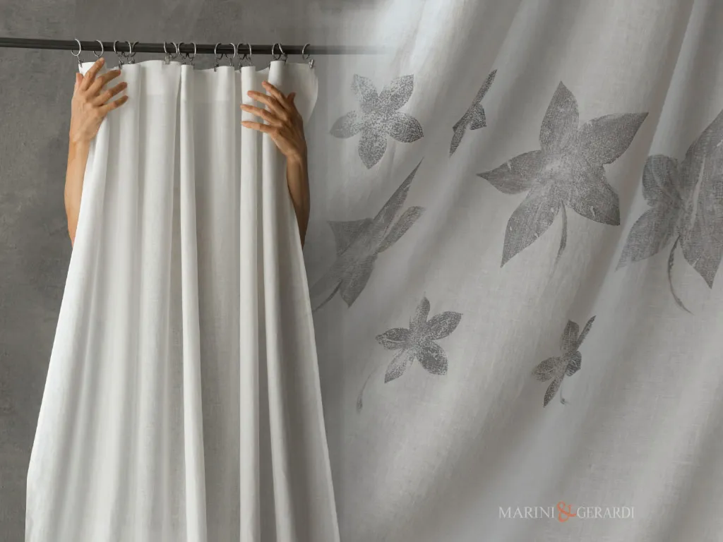 Meravigliose tende eleganti moderne camera da letto in bianco