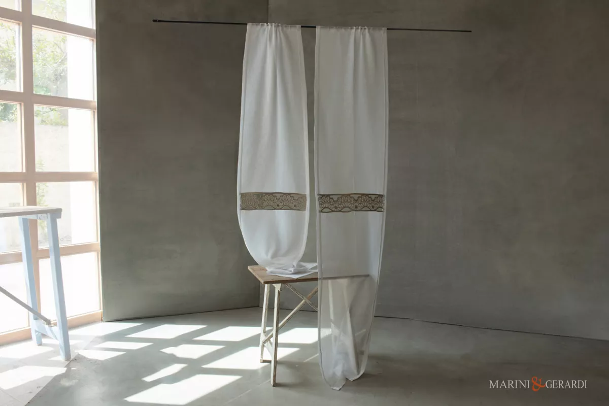 Tendine moderne in lino bianco su misura