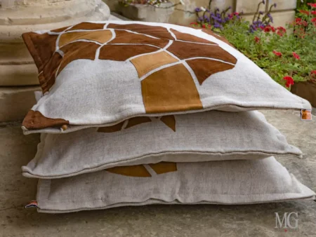 Cuscini divano arredo interni applicazioni in pelle
