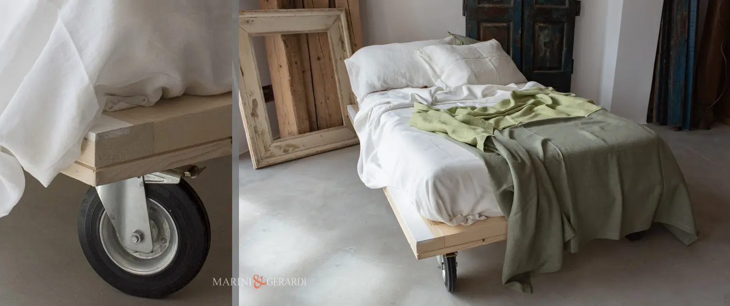 Letto singolo con ruote metalliche arredo industriale
