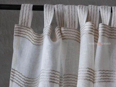 Tende a vetro per casa di montagna shabby in lino