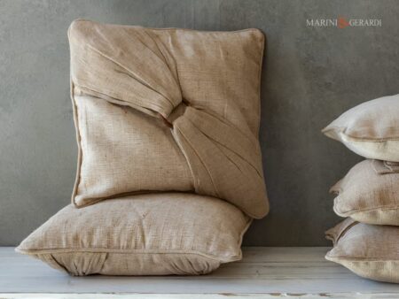 Cuscini d'arredo per divani con anello in legno