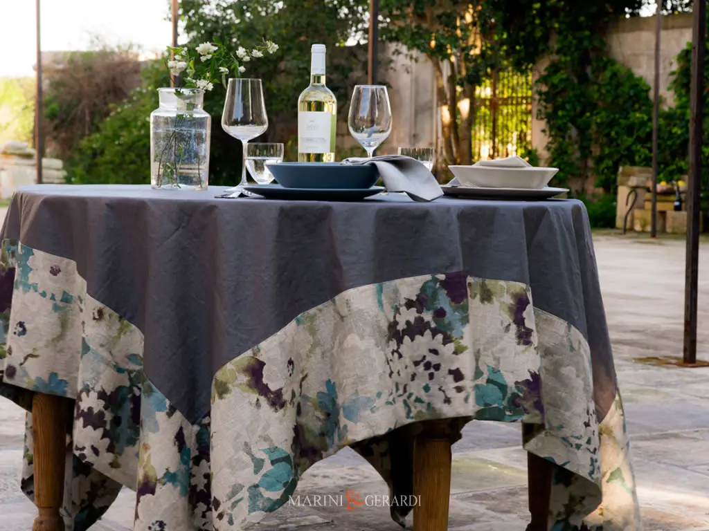 Tovaglia rotonda 200 cm in lino bordo a fiori