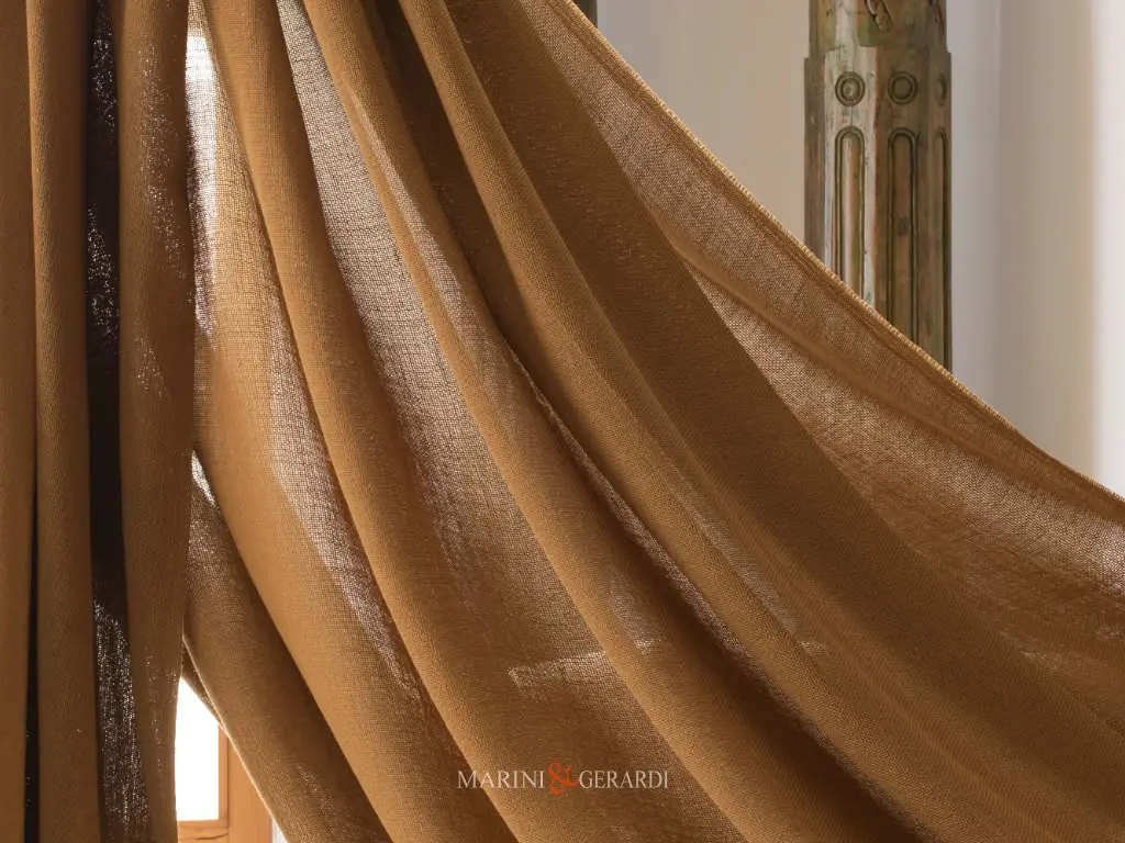 I migliori tessuti per tende in lino giallo senape