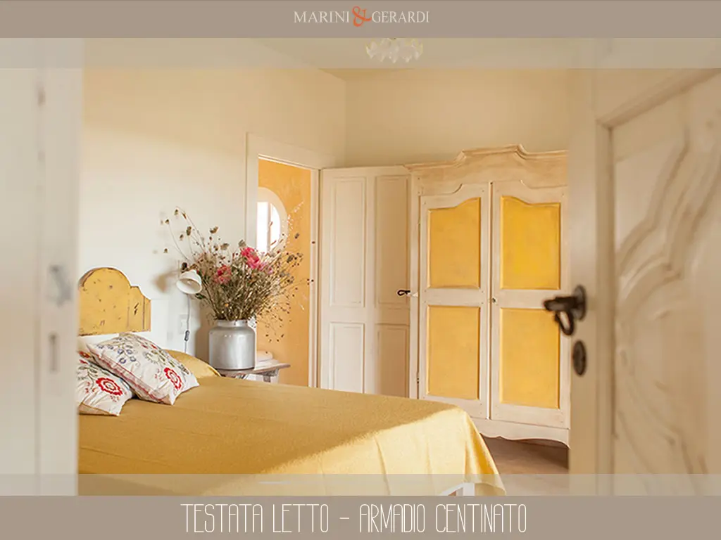 Testata letto armadio centinato shabby chic in giallo marini e gerardi