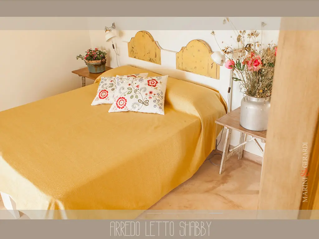 Testata letto matrimoniale shabby chic in giallo marini e gerardi