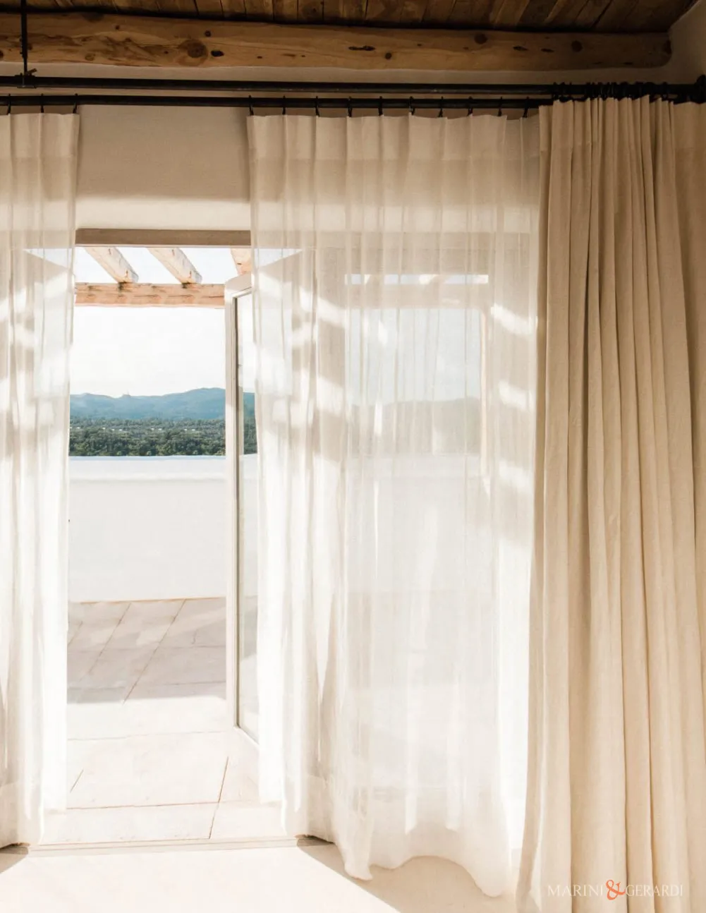 Tende per camera da letto delicate trasparenze