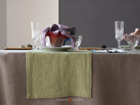 Tovagliato rustico con tovagliette americane verde pistacchio