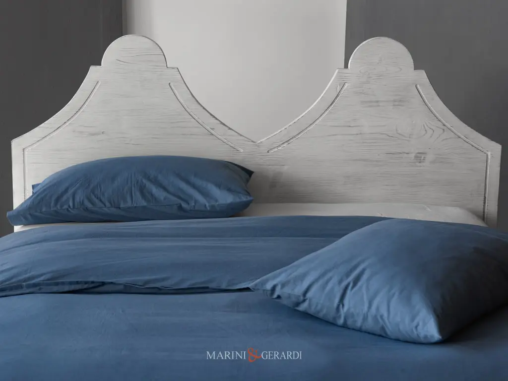 Letto matrimoniale in legno massello shabby