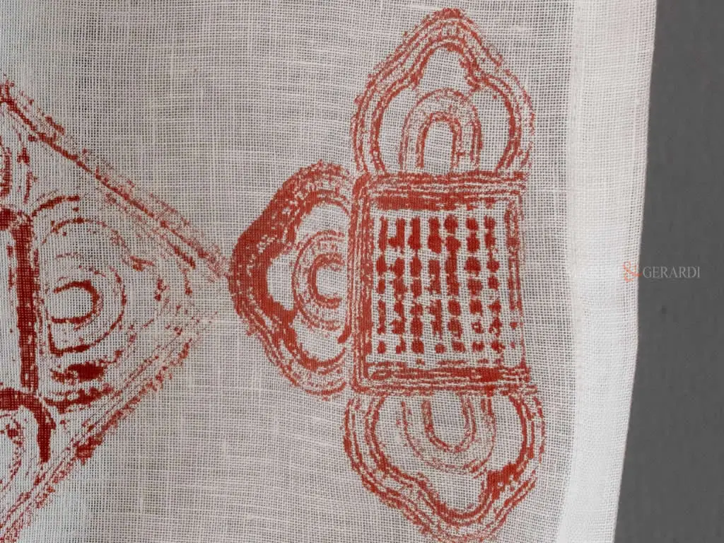 Design moderno per tendine a vetro rosso mattone