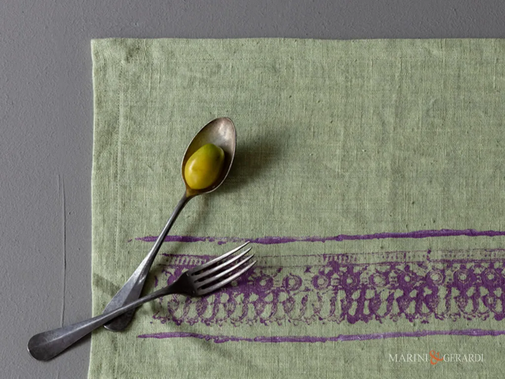 Tovagliette americane lino pistacchio gouache design viola