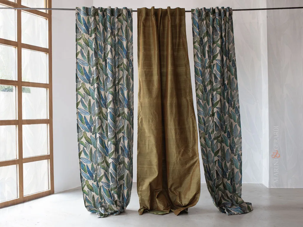 Tende camera da letto confezionate in lino con foglie verdi