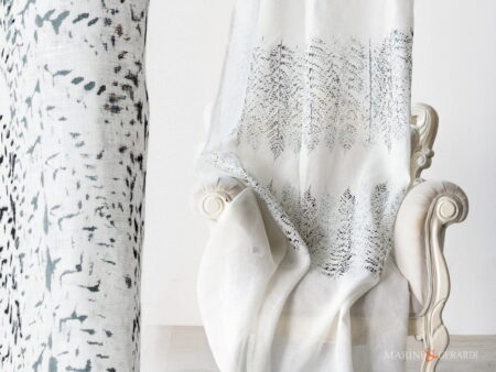 Eleganti importanti tende moderne ideali in salotto o soggiorno