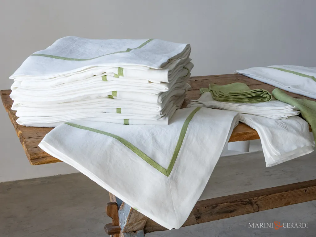 Tovaglie di lusso eleganti moderne in lino bianco