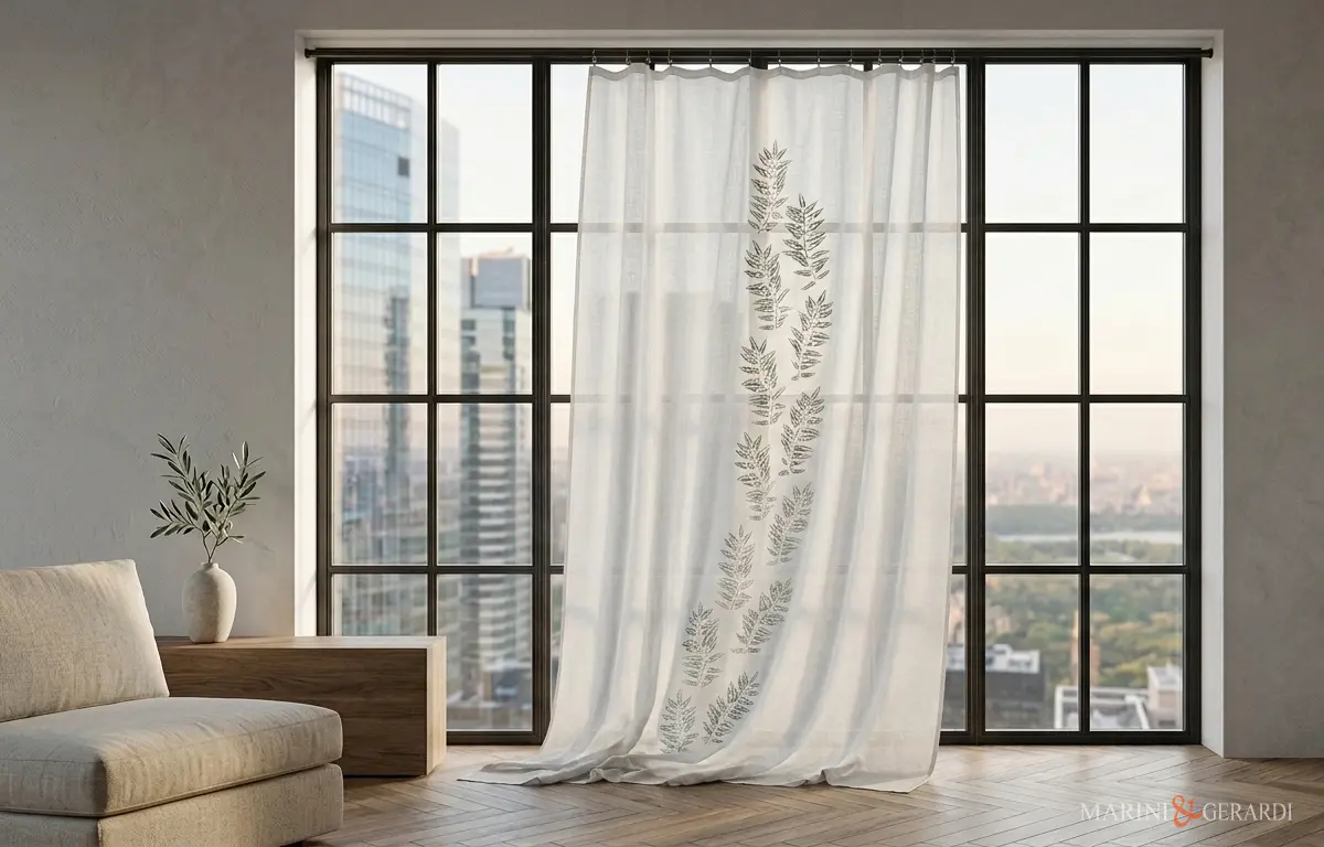 Modelli di tende per soggiorno in lino eleganti ambientate finestra vista città