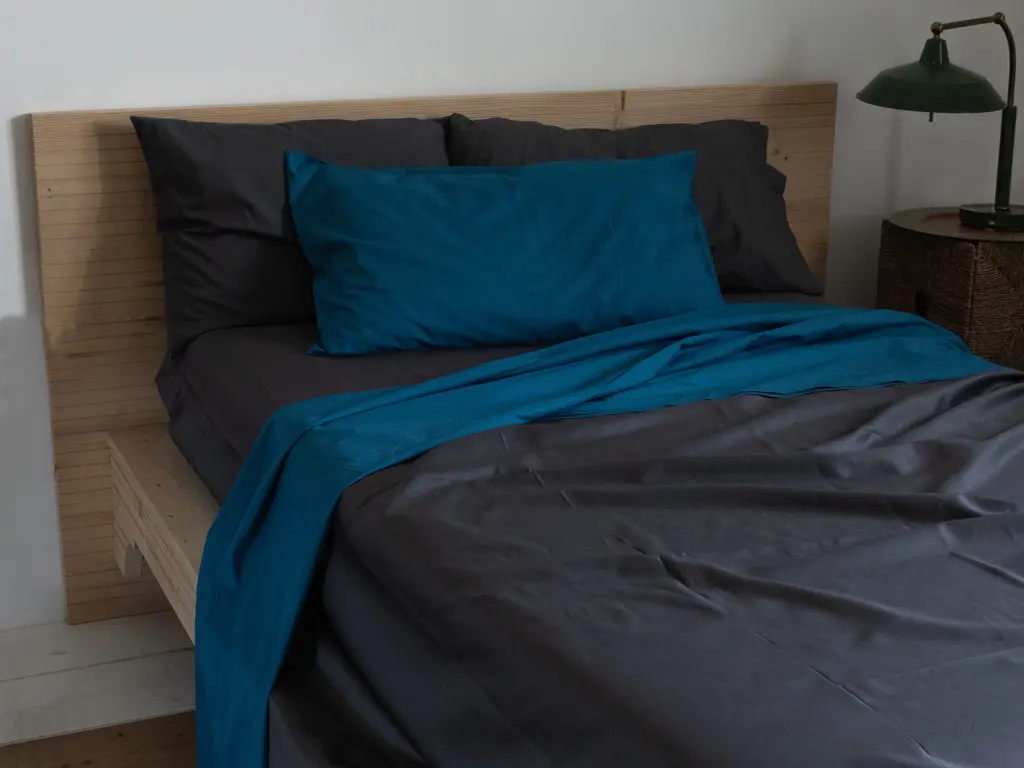 Completo letto lenzuola in cotone percalle blu cemento