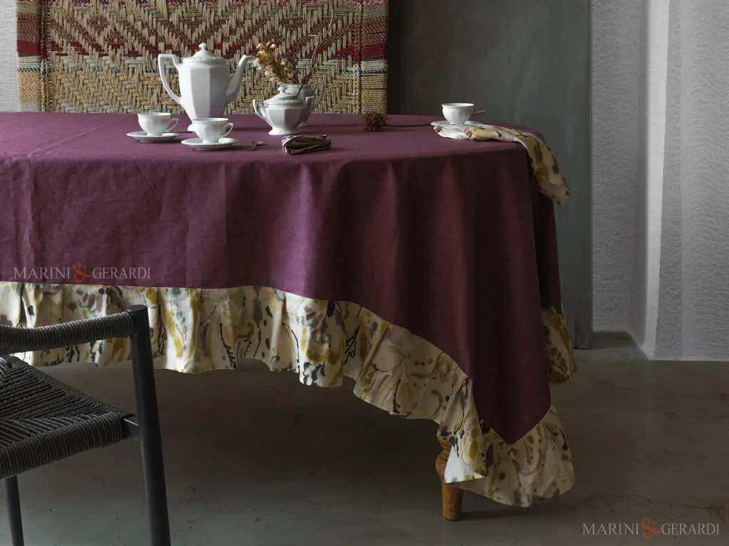 Tovaglia antimacchia in lino arredo tavola elegante