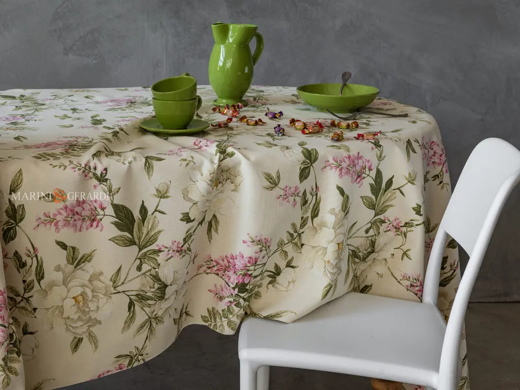 Tovaglia tavolo rettangolare floreale con tovaglioli