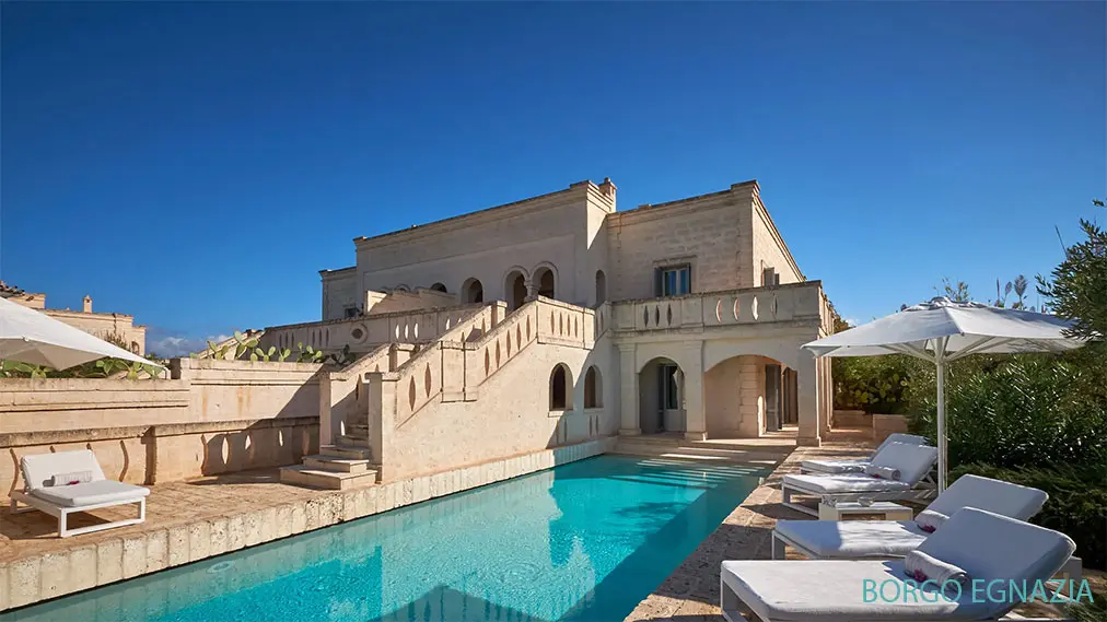Tutti in piscina a borgo egnazia