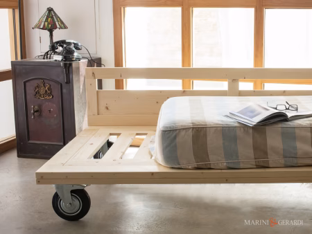 Divano letto su ruote spalla in legno stanza ragazzi