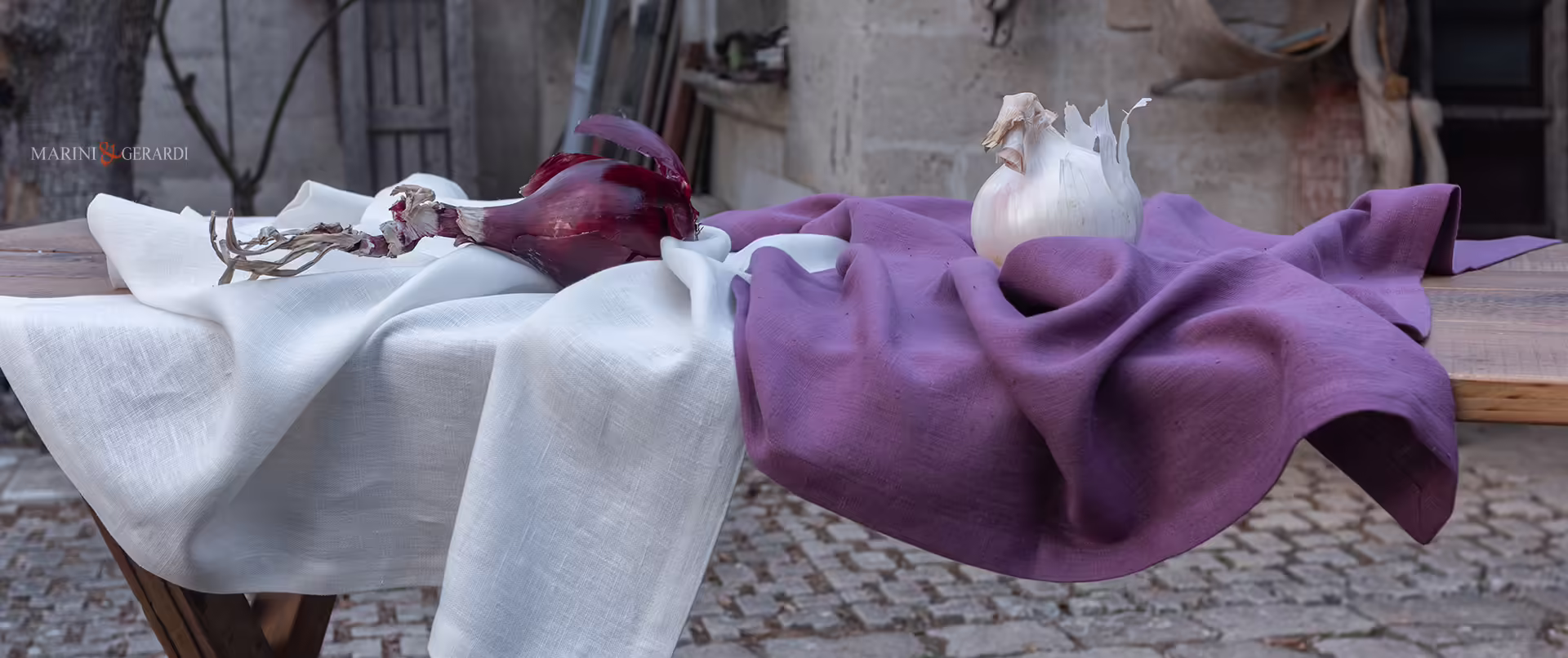 Runner tavola in lino bianco melanzana estate 2025