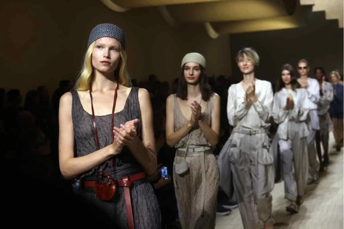 Sfilata giorgio armani milano fashion week settembre 2025