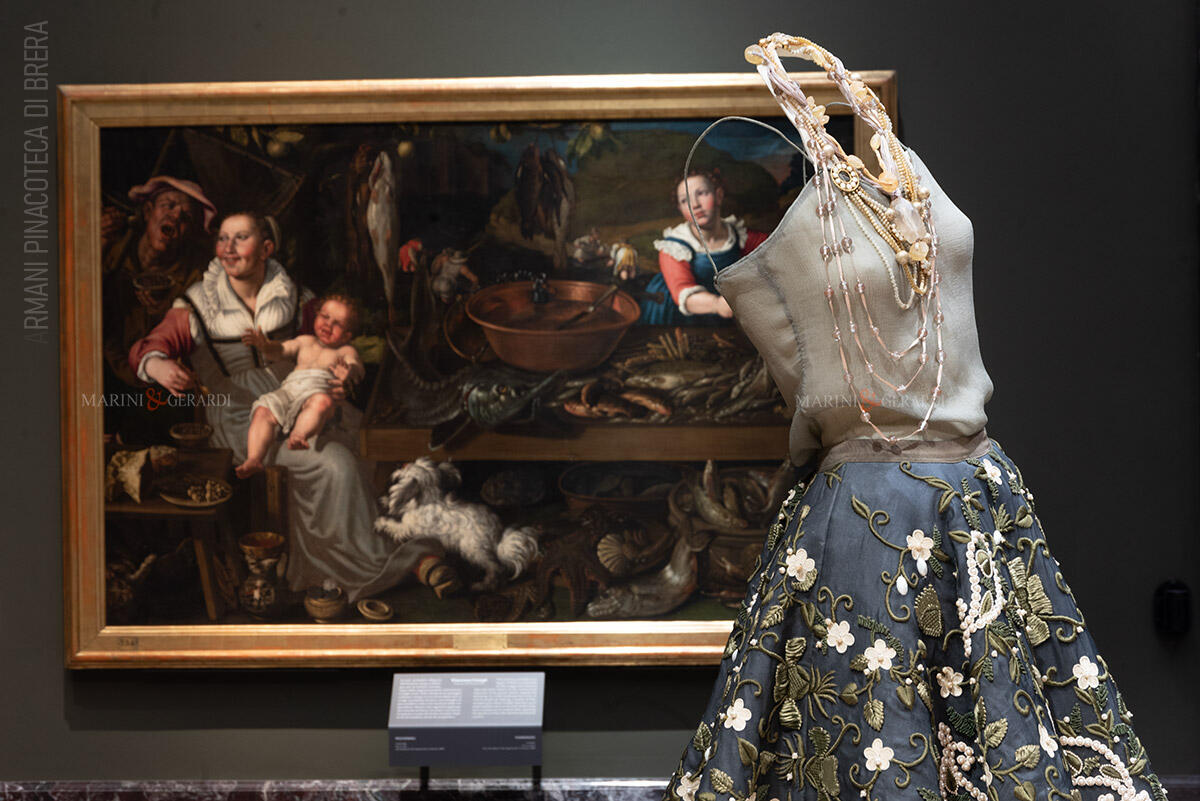 Giorgio armani pinacoteca brera milano mostra abito donna floreale