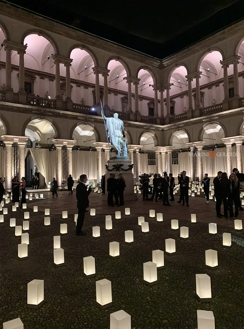 Grande sfilata ini omaggio a giorgio armani pinacoteca brera