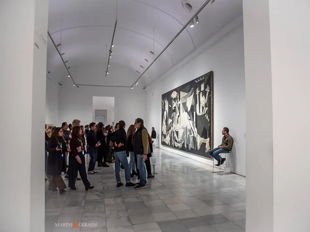 Guernica picasso sala espozizione centro de arte reina sofía madrid