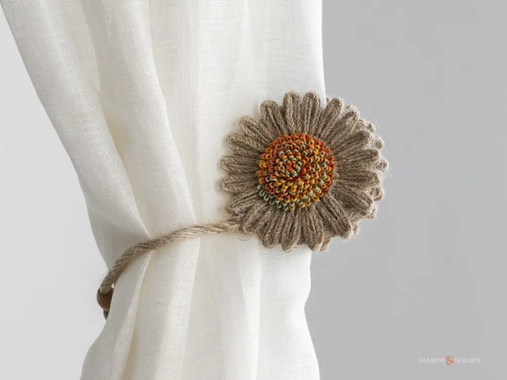 Fermarenda con calamita con chiusura magnetica–particolare